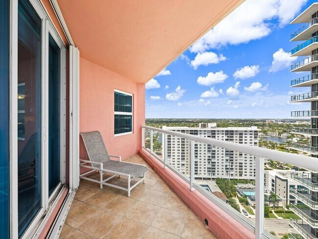 Building Photo - 2110 N Ocean Blvd