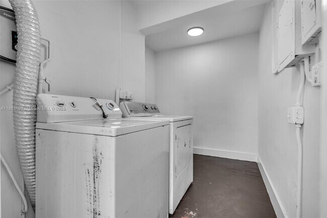 Building Photo - 741 NW 175th Dr
