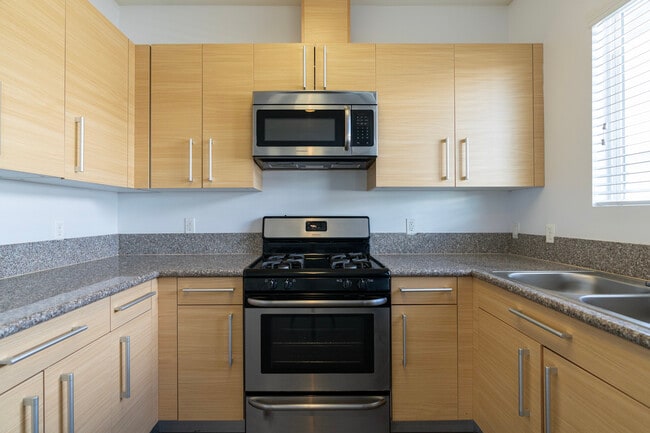 Building Photo - Keswick 45