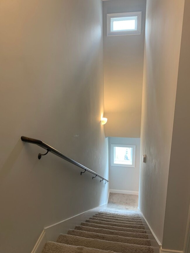 Building Photo - College Oaks