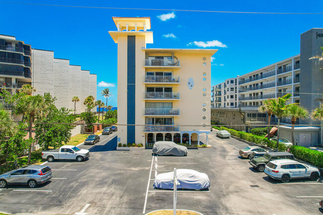 Building Photo - 1161 Hillsboro Mile
