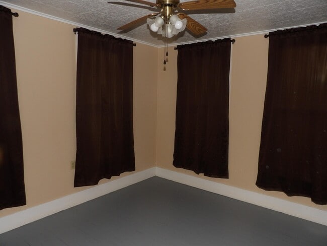 Building Photo - 505 Ave 2 NE
