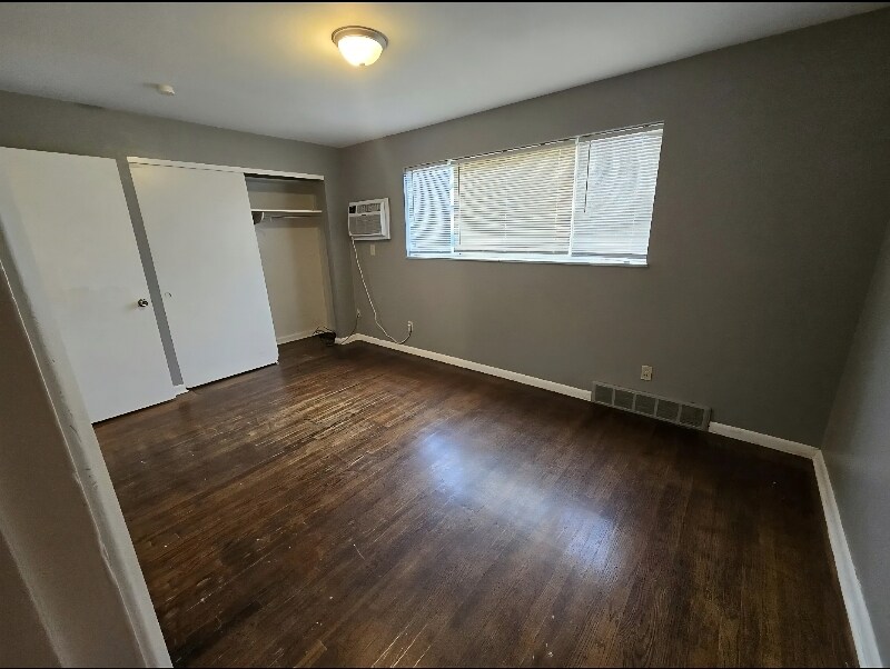 Building Photo - 5720-5722 Thekla Ave