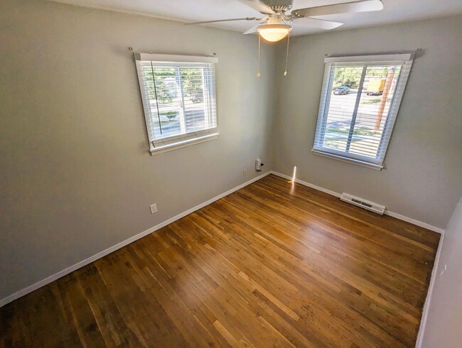 Building Photo - 3 bedroom, 1 bathroom home in College Hill...