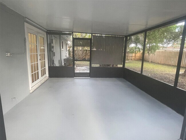 Building Photo - 730 NE 23rd Pl