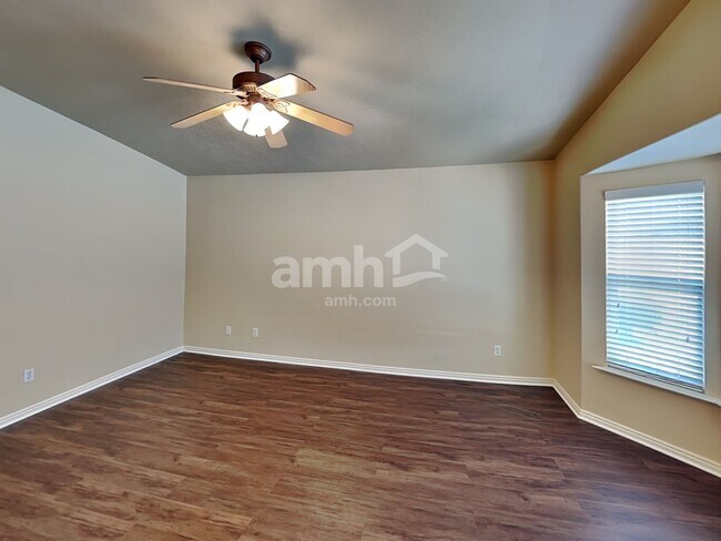 Building Photo - 2049 S Fremont Crest Ave W