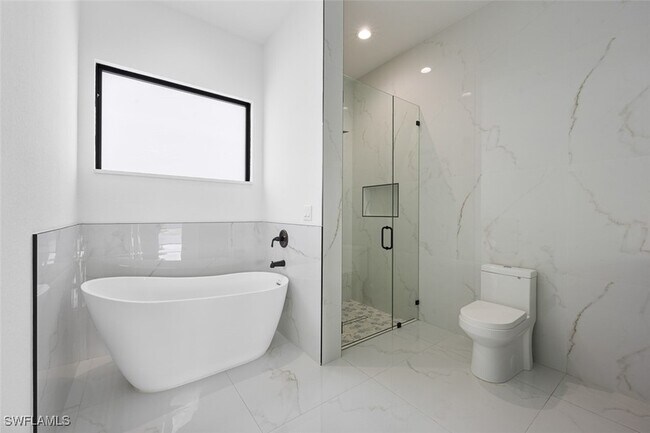 Building Photo - 1609 Nelson Rd N