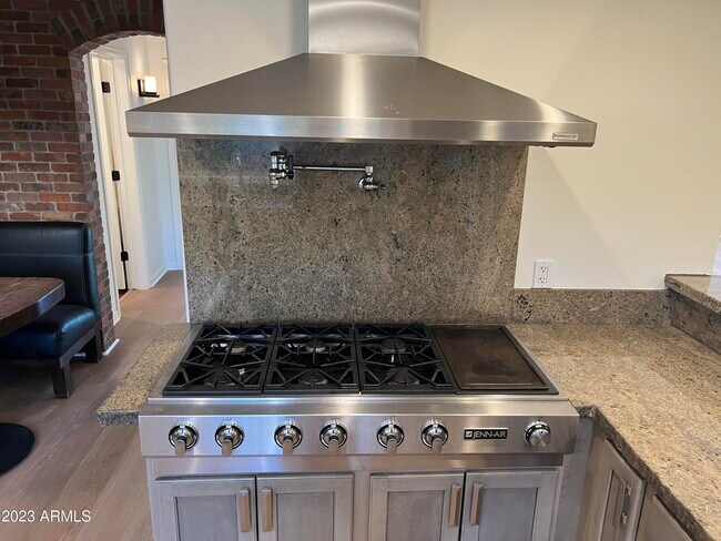 Building Photo - 4420 N 46th Pl