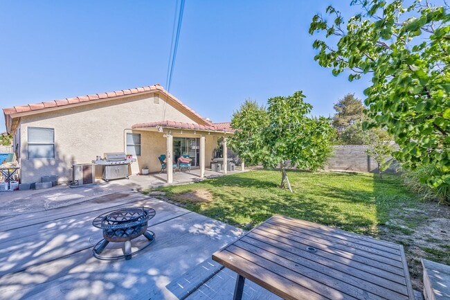 Building Photo - 640 Whispering Palms Dr