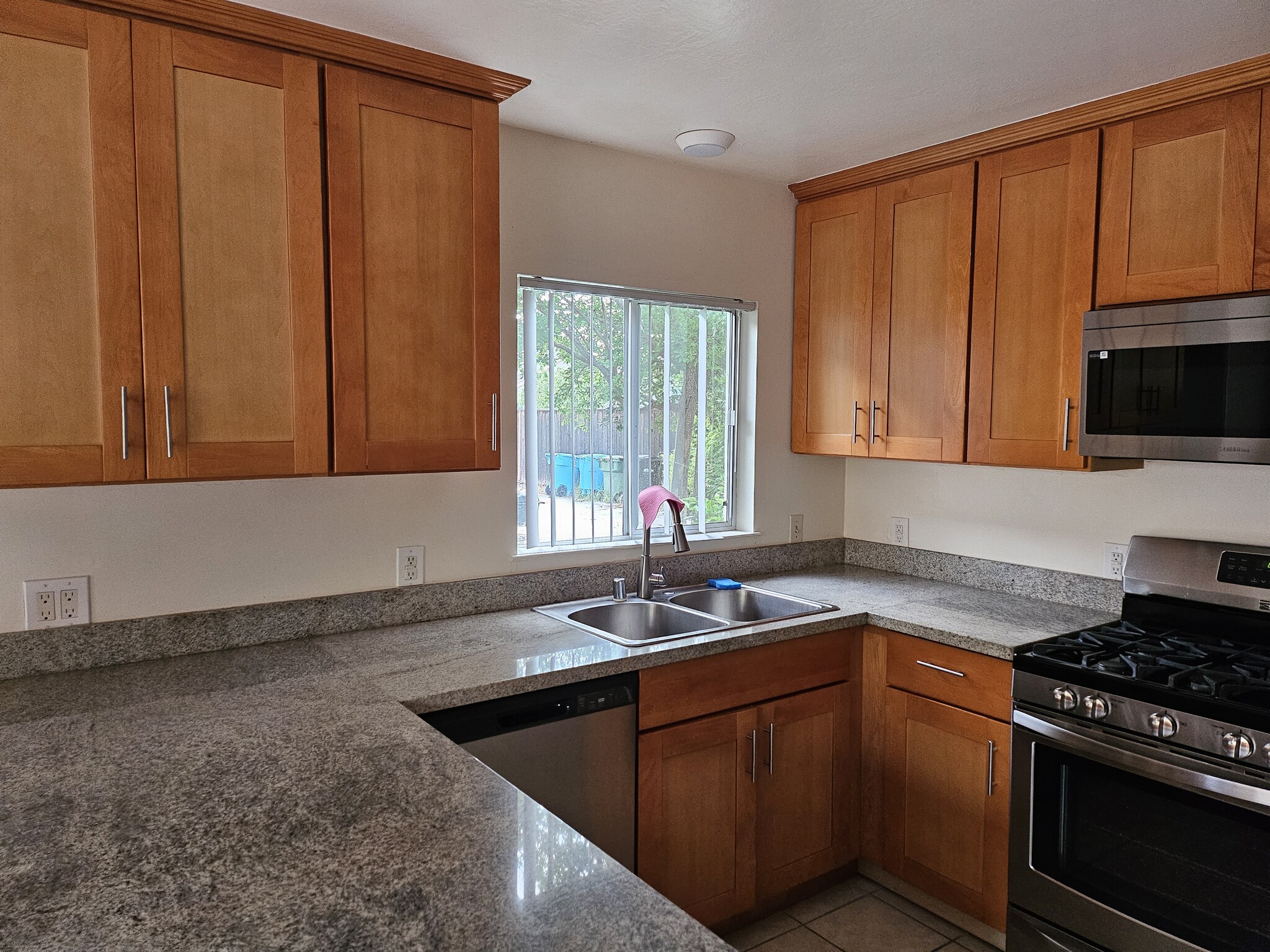 Building Photo - 173 Bel Ayre Dr