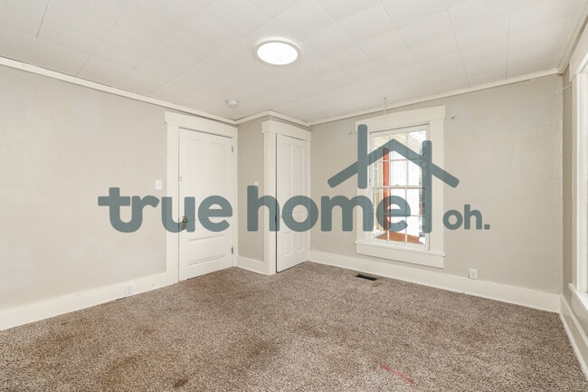 Building Photo - 121 Glencoe Ave