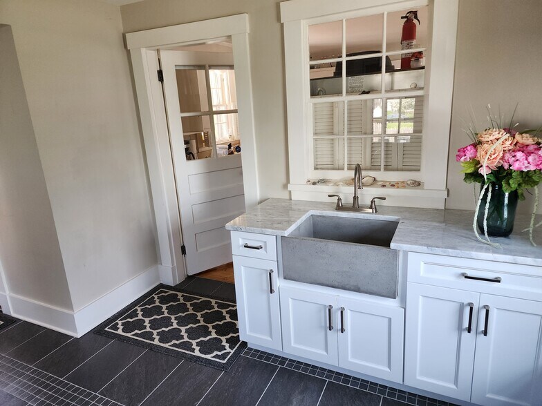 Mudroom with extra sink and fridges - 211 Elm St