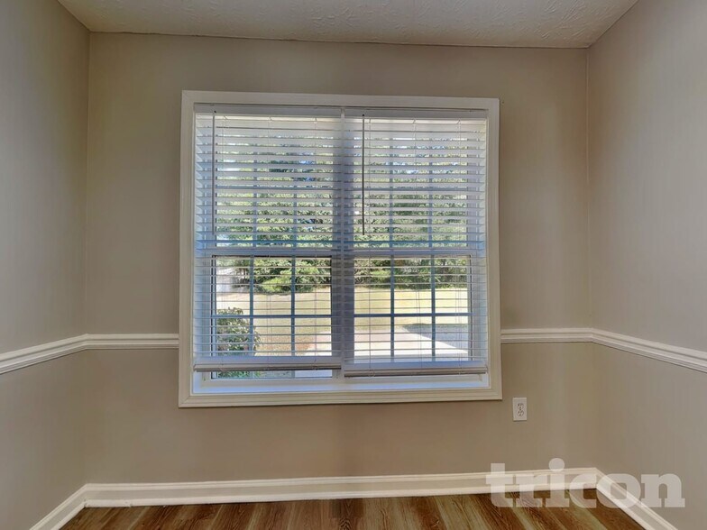 Building Photo - 714 Manor Ridge Dr