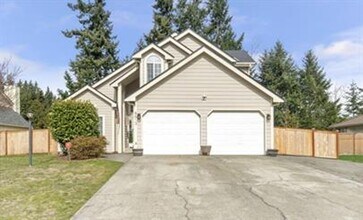 Building Photo - Beautiful 3 bd home close to the fairgroun...