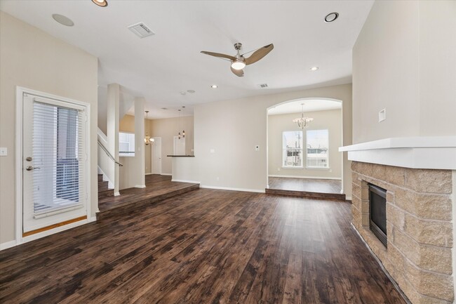 Building Photo - 1407 Dart St