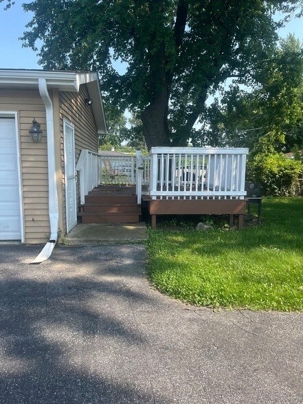 Building Photo - 16146 Cambridge Dr