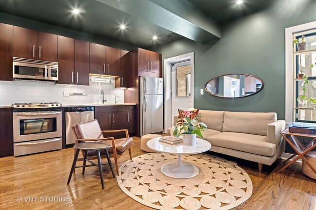 Building Photo - 1454 W Roscoe St