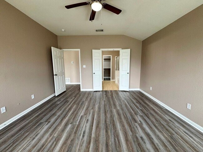 Building Photo - 3 Bed/ 2 Bath Home Available in Villages of Berry Creek!