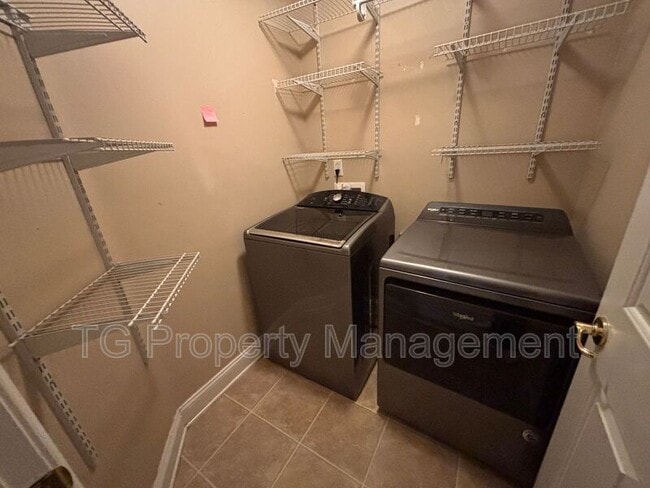 Building Photo - 14160 Fish Eagle Dr E