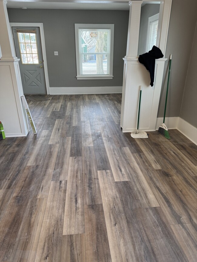 Building Photo - 504 S Jefferson St