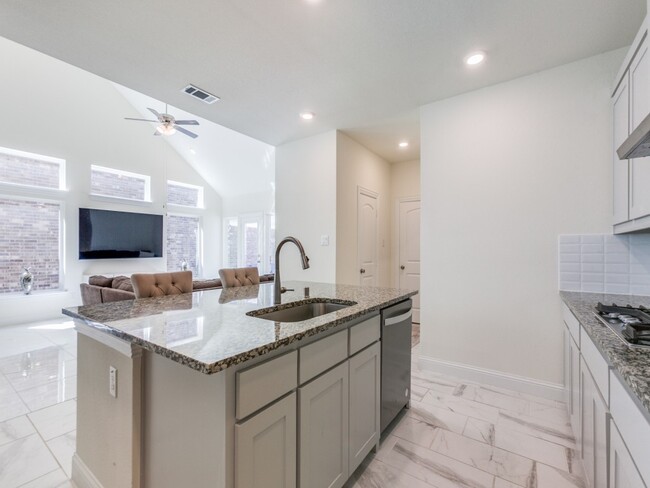 Building Photo - 337 Gleneagles Dr