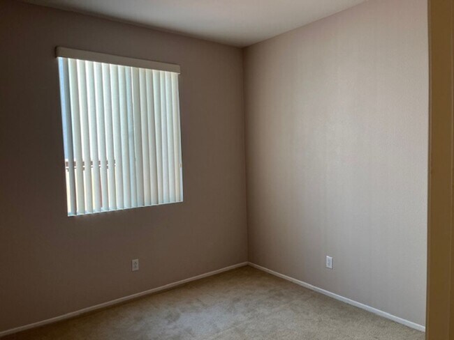 Building Photo - Single Story in French Valley 3 Bed/2 Bath