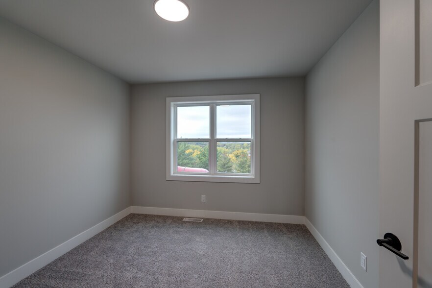 Building Photo - 137 Prairie Heights Dr