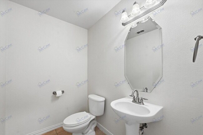 Building Photo - 1021 Ellis Way