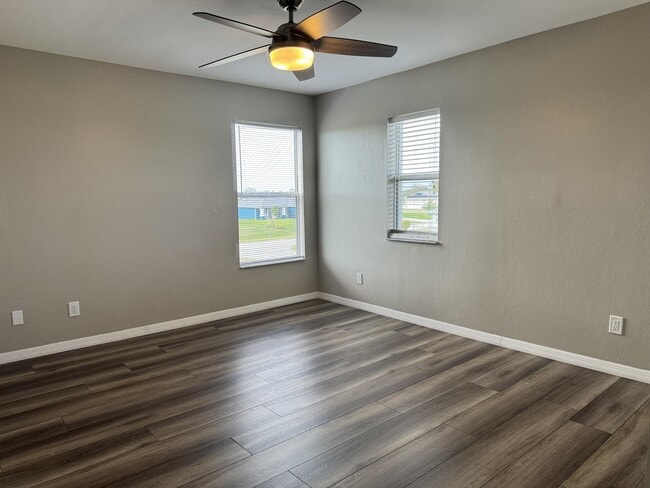 Building Photo - 1722 NW 5th St