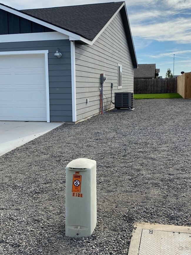 Building Photo - 3 Bedroom Home, Park Orchard Service Area