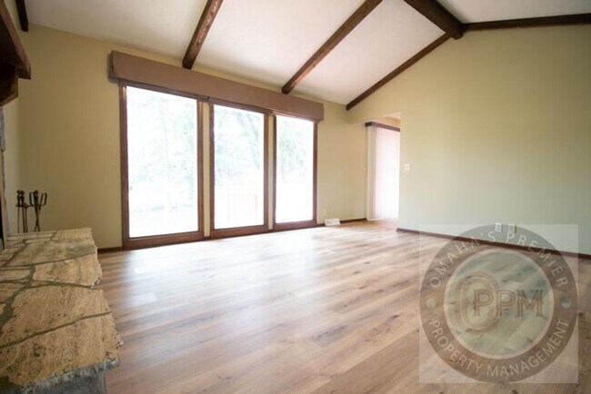 Building Photo - Spacious 3 Bed 3 Bath House