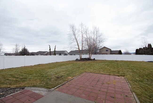 Building Photo - Charming 3-Bedroom Single-Level Home on Sp...