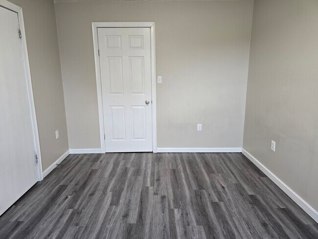 Building Photo - Hamilton Ave