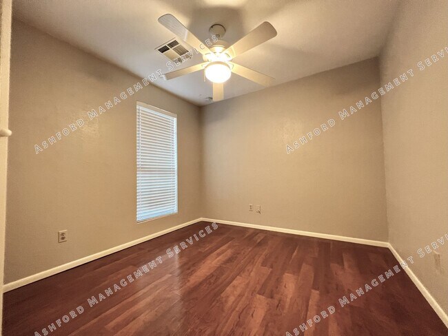 Building Photo - 3 BEDROOM 2 BATH IN HEART OF CHANDLER WITH...