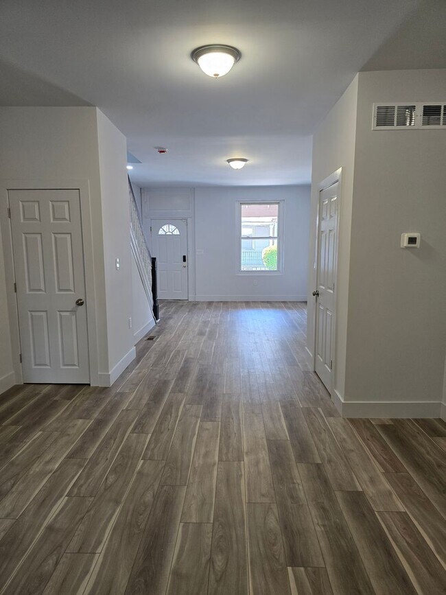 Building Photo - Gorgeous Fully Renovated 3-Bedroom Home | ...