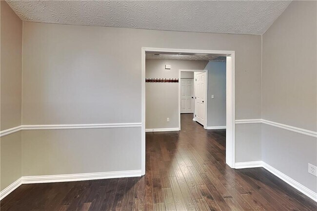 Building Photo - 985 Crystal Water Dr SE