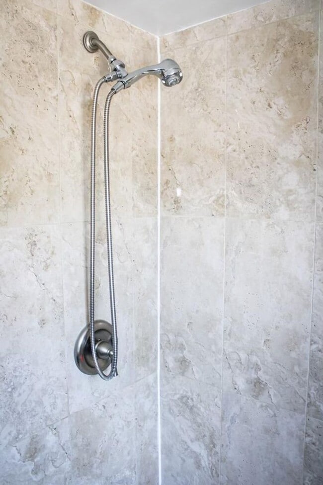 Building Photo - Stunning 3-Bedroom Home with Modern Amenities in a Prime Neighborhood!