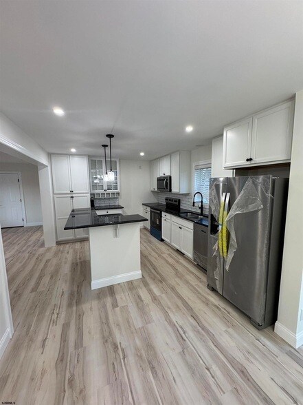 Building Photo - 1140 Parkside Ave.