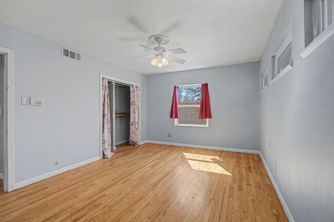 Building Photo - "Charming 1951 3-bedroom, 2-bath Classic with Modern Kitchen Updates & Spacious Backyard!"