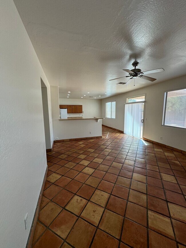 Building Photo - Large 4 bedroom house- Laveen