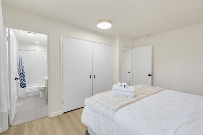 Building Photo - 12527 SE 52nd St