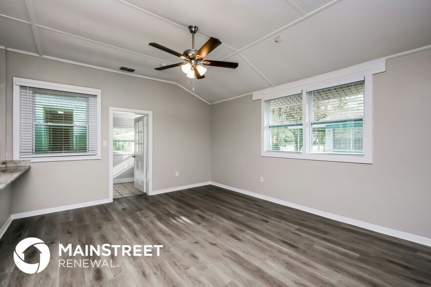 Building Photo - 4007 E Osborne Ave