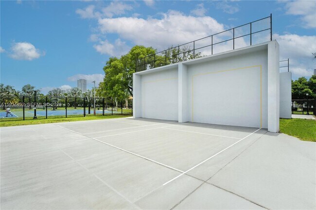 Building Photo - 842 Meridian Ave