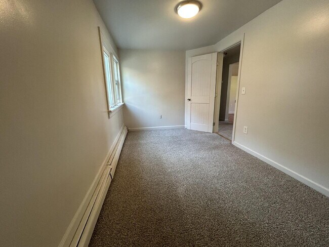 Building Photo - "Charming 2-Bedroom Haven in the Heart of ...