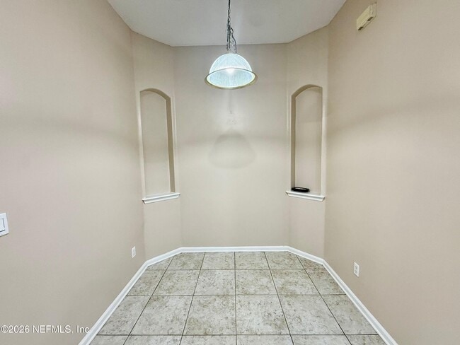 Building Photo - 12856 Chets Creek Dr N