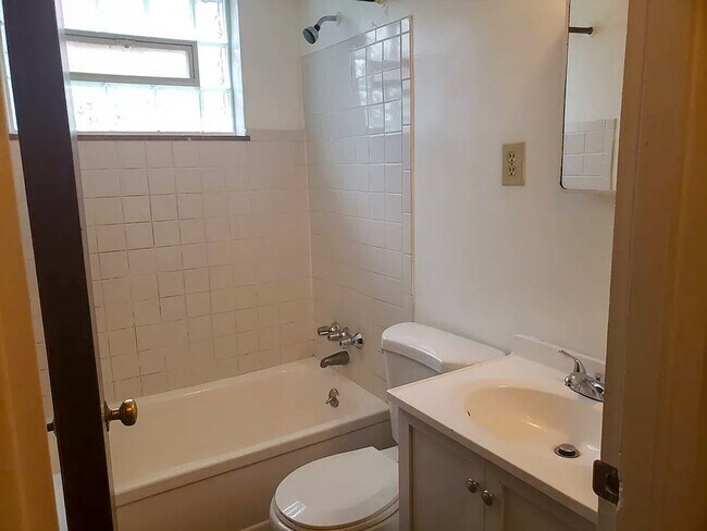 Building Photo - 7598 Boleyn Dr