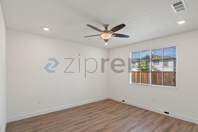 Building Photo - 109 Tranquil Ln