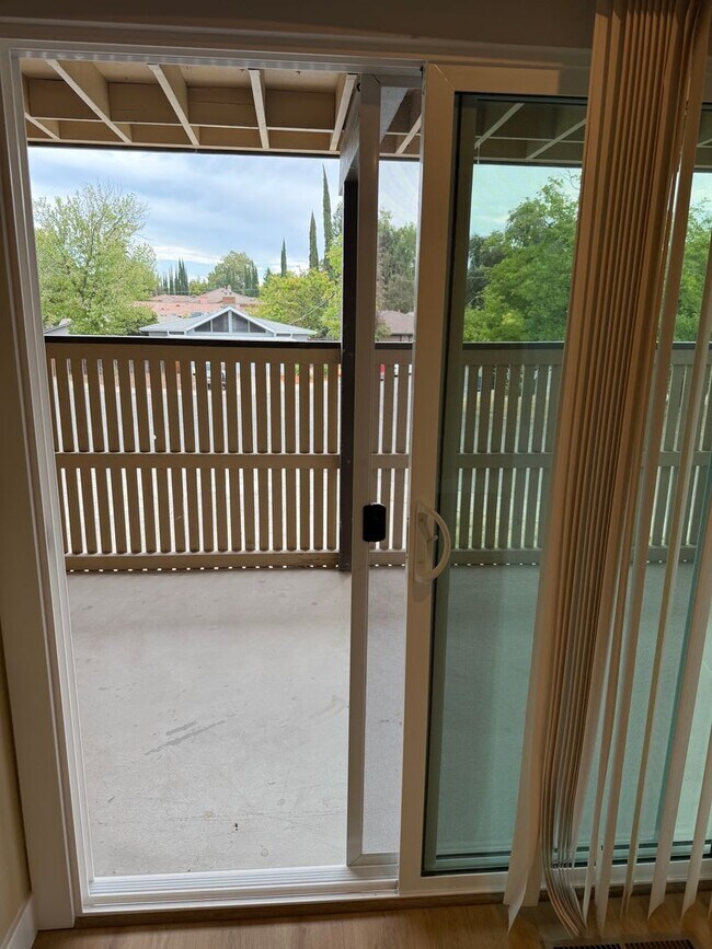 Building Photo - BEAUTIFULLY REMODELED 2 BEDROOM IN CARMICHAEL