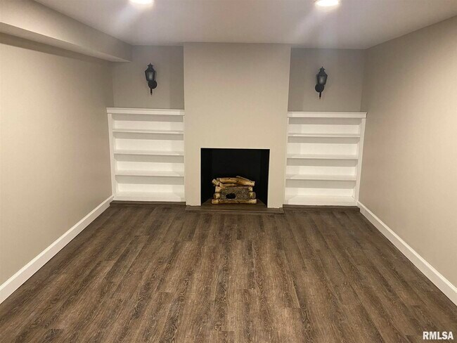 Building Photo - 2733 E 18th St