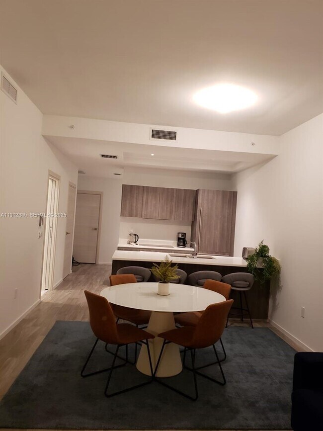 Building Photo - 801 S Miami Ave